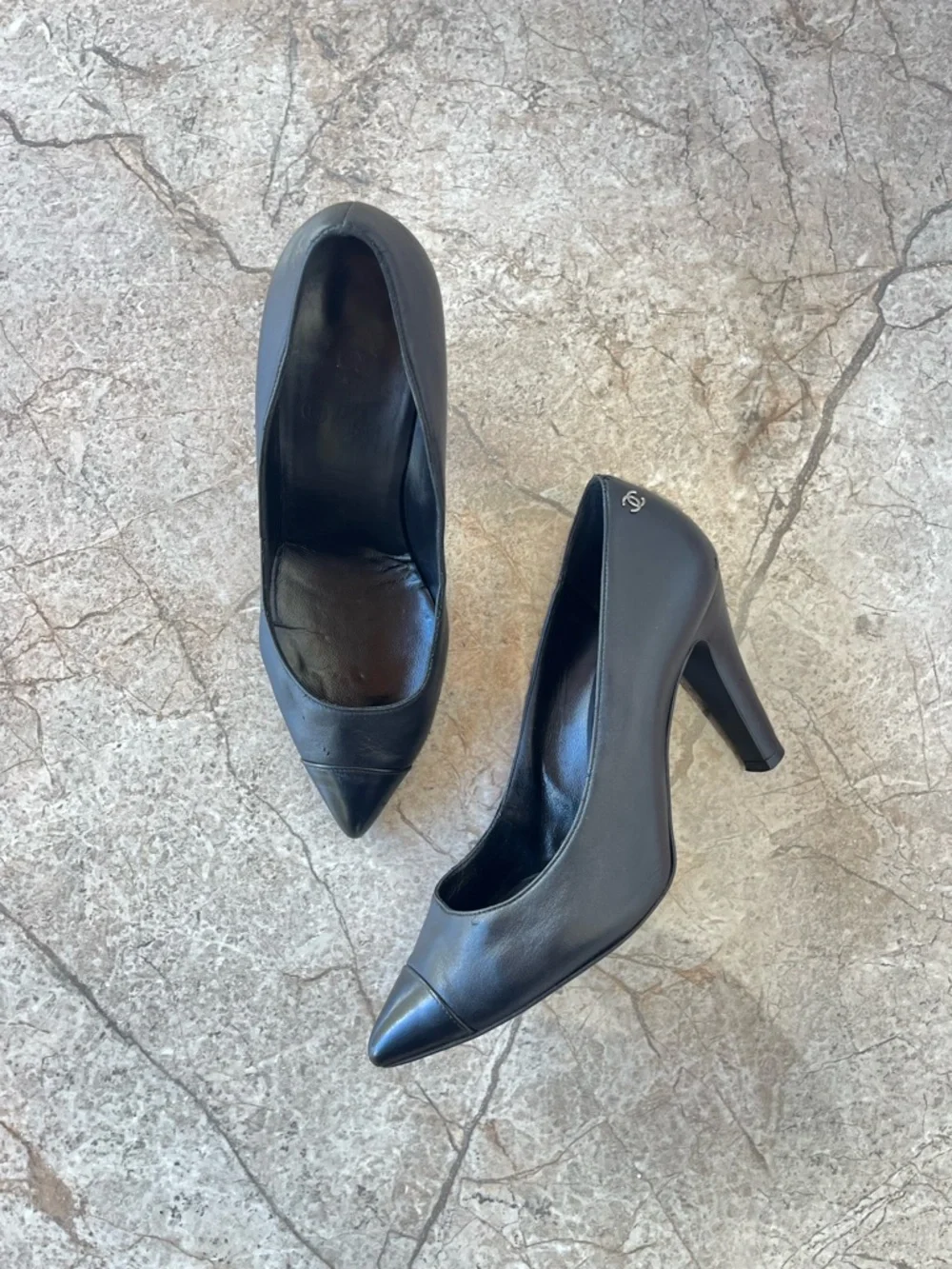 Chanel 2014 Cruise Black Smooth Leather Cap-Toe Pumps
